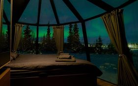 Aurora River Camp Glass Igloos & Cabins